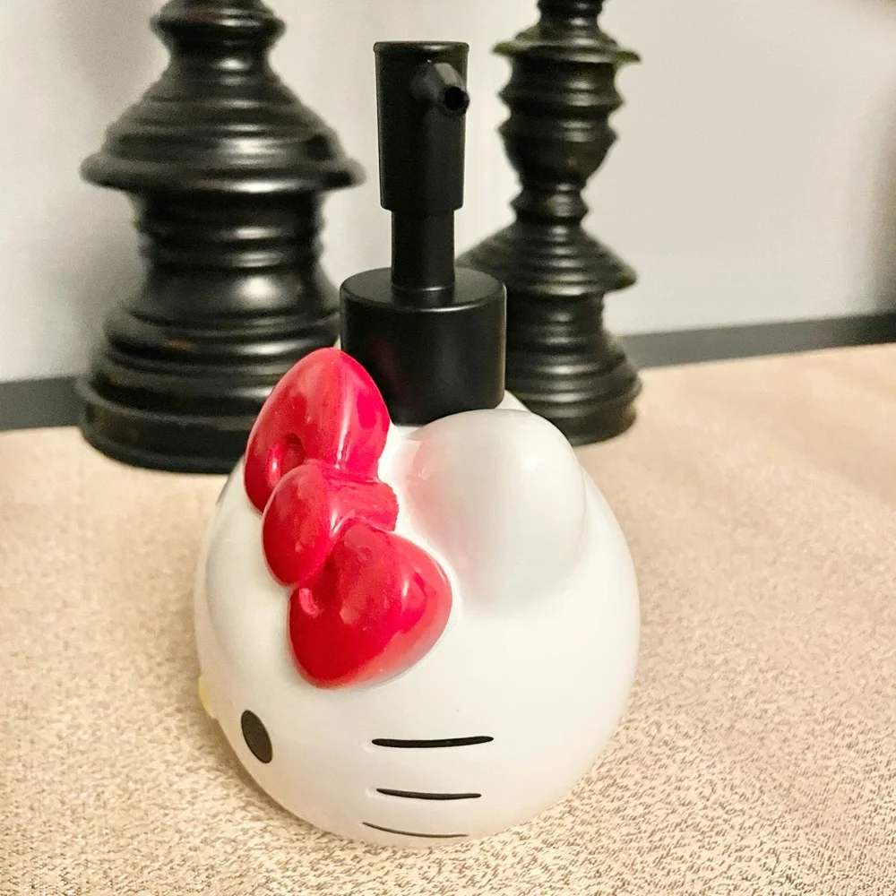 New Sanrio HELLO KITTY Ceramic Soap Dispenser Pump